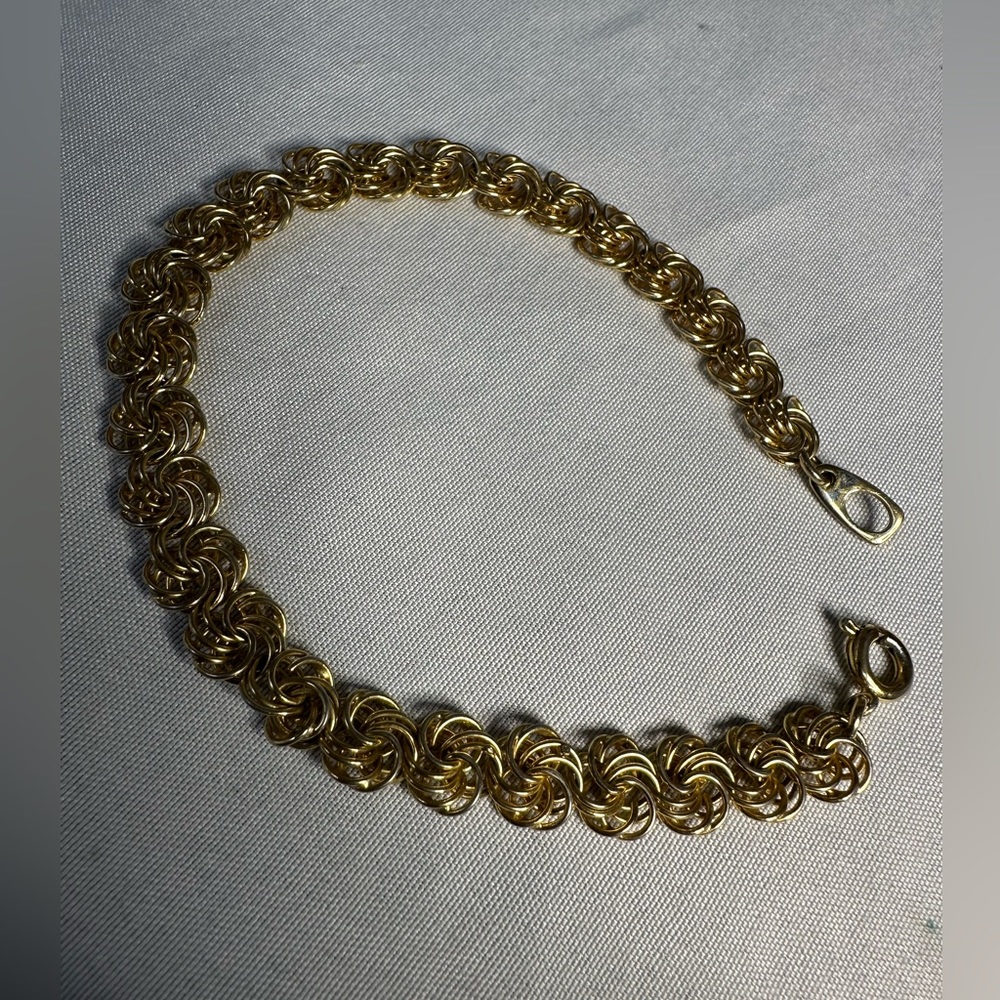 Intricate feminine swirled chain vintage bracelet